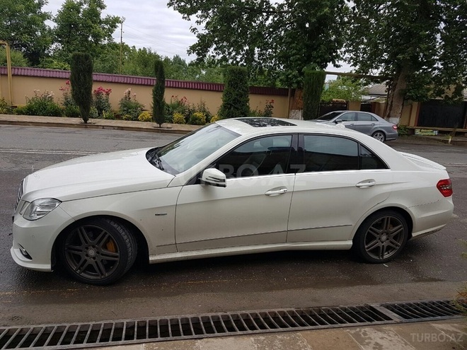 Mercedes E 350 2010, 75,000 km - 3.5 l - Bakı