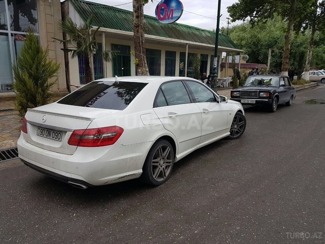 Mercedes E 350 2010, 75,000 km - 3.5 l - Bakı