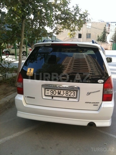 Mitsubishi Chariot 1999, 170,000 km - 2.4 л - Bakı