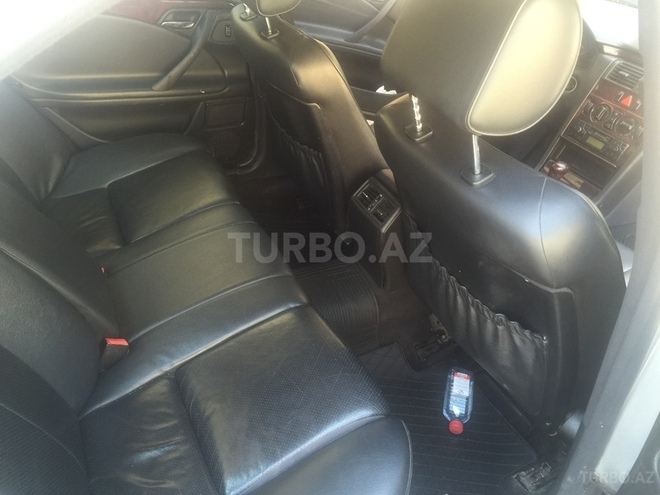 Mercedes E 220 2001, 245,000 km - 2.2 l - Bakı