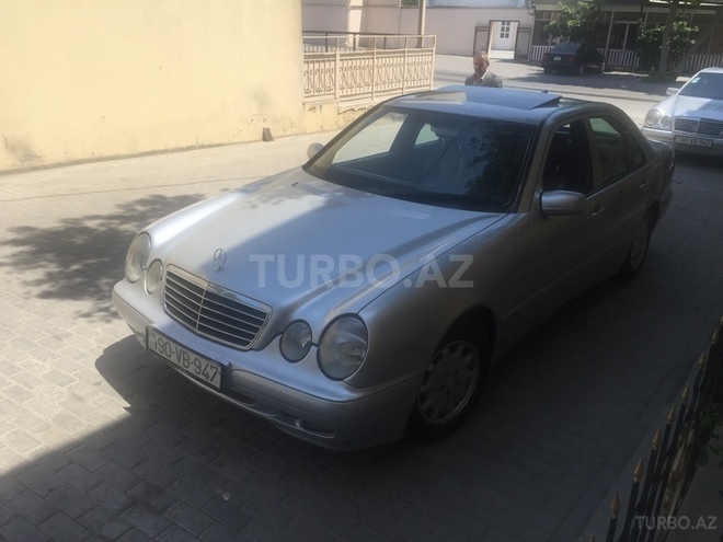 Mercedes E 220 2001, 245,000 km - 2.2 l - Bakı