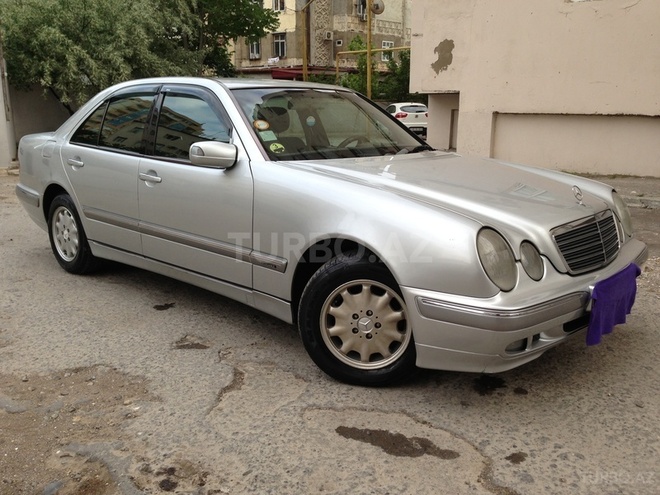 Mercedes E 220 2000, 322,834 km - 2.2 l - Bakı