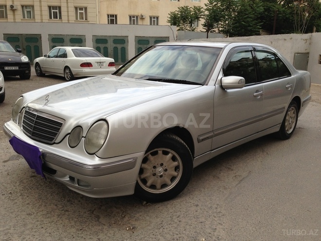 Mercedes E 220 2000, 322,834 km - 2.2 l - Bakı