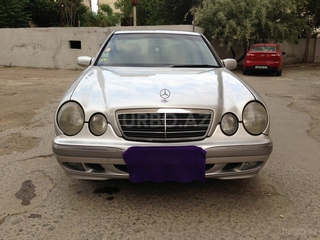Mercedes E 220 2000, 322,834 km - 2.2 l - Bakı