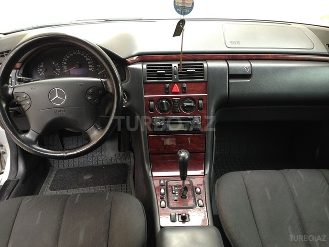 Mercedes E 220 2000, 322,834 km - 2.2 l - Bakı
