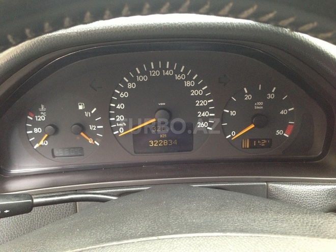 Mercedes E 220 2000, 322,834 km - 2.2 l - Bakı