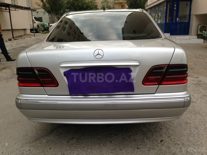 Mercedes E 220 2000, 322,834 km - 2.2 l - Bakı