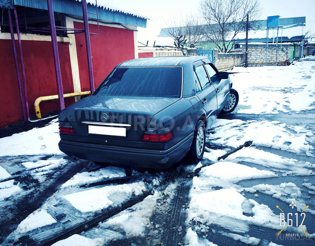 Mercedes E 220 1995, 454,000 km - 2.2 л - Beyləqan