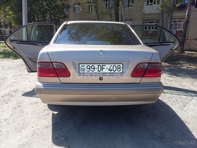 Mercedes E 220 2000, 226,450 km - 2.2 l - Gəncə