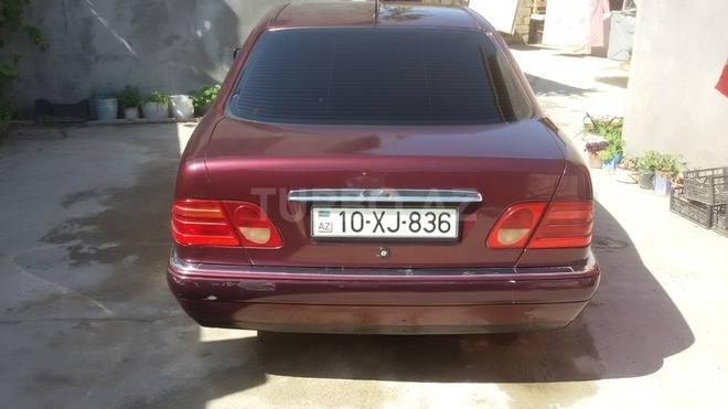 Mercedes E 230 1995, 390,000 km - 2.3 l - Bakı
