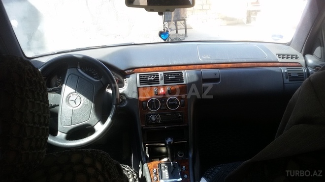 Mercedes E 230 1995, 390,000 km - 2.3 l - Bakı