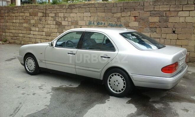 Mercedes E 240 1998, 280,000 km - 2.4 l - Bakı