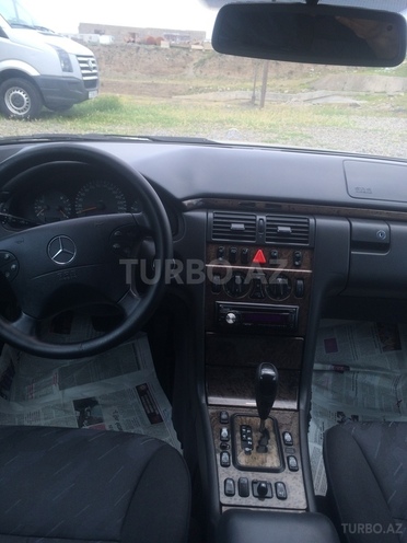 Mercedes E 220 2000, 266,000 km - 2.2 l - Gəncə