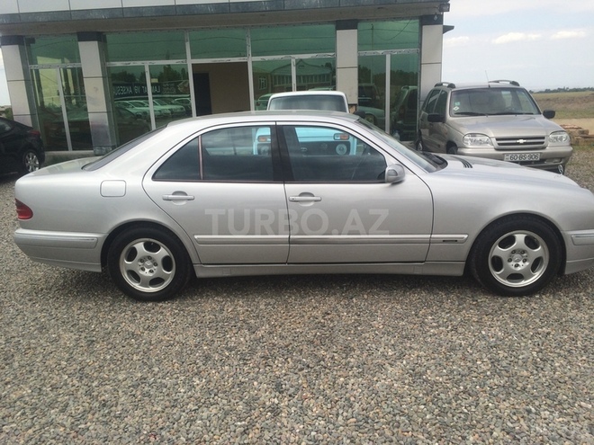 Mercedes E 220 2000, 266,000 km - 2.2 l - Gəncə