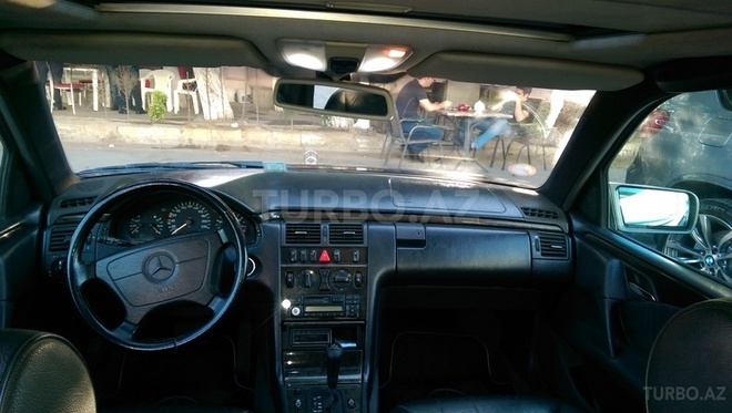 Mercedes E 230 1997, 225,000 km - 2.3 l - Bakı