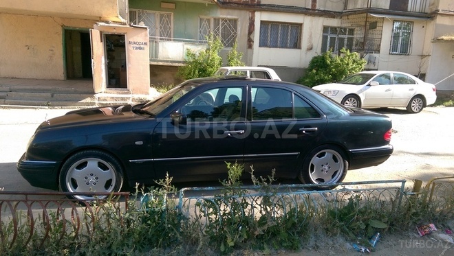 Mercedes E 230 1997, 225,000 km - 2.3 l - Bakı