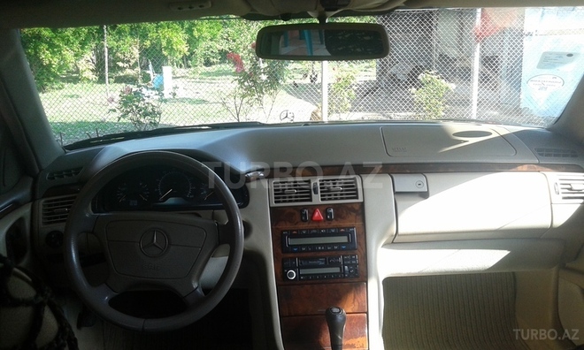 Mercedes E 320 1998, 260 km - 0.2 л - Bərdə