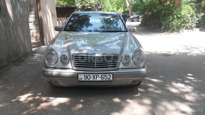 Mercedes E 220 1998, 368,000 km - 2.2 l - Bakı