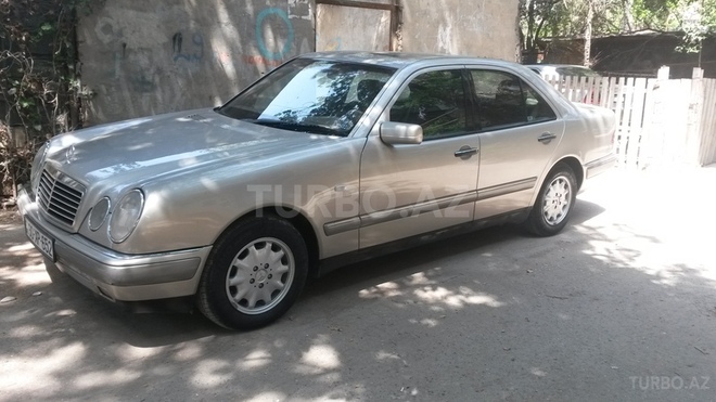 Mercedes E 220 1998, 368,000 km - 2.2 l - Bakı