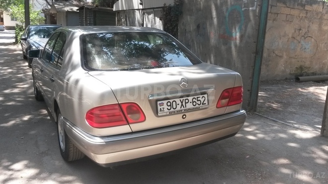 Mercedes E 220 1998, 368,000 km - 2.2 l - Bakı
