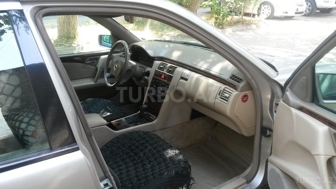 Mercedes E 220 1998, 368,000 km - 2.2 l - Bakı