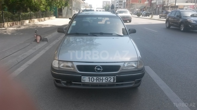 Opel Astra 1993, 198,000 km - 1.6 л - Bakı