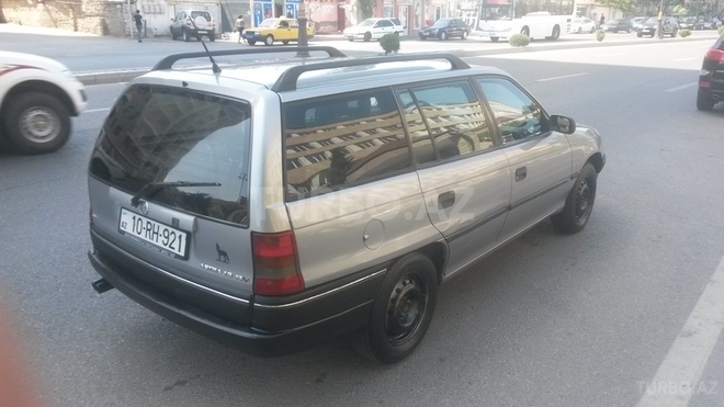 Opel Astra 1993, 198,000 km - 1.6 л - Bakı