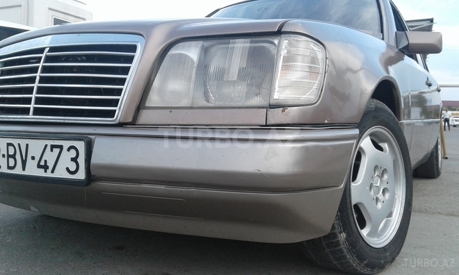 Mercedes E 250 1993, 18,306 km - 2.5 л - Yevlax