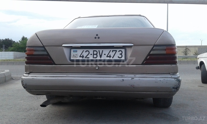 Mercedes E 250 1993, 18,306 km - 2.5 л - Yevlax