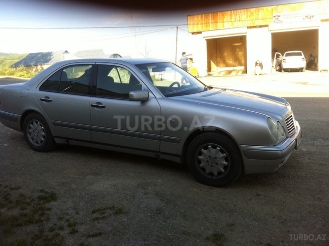 Mercedes E 320 1997, 23,000 km - 3.2 l - Bakı