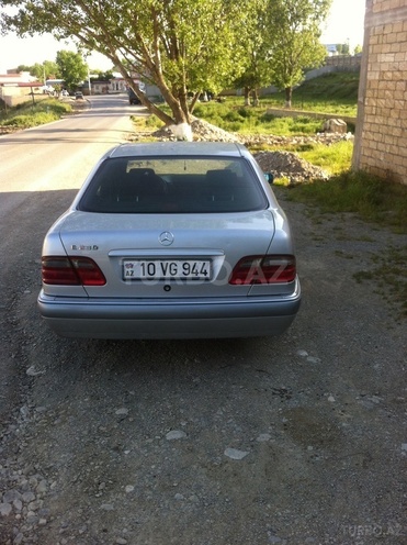 Mercedes E 320 1997, 23,000 km - 3.2 l - Bakı