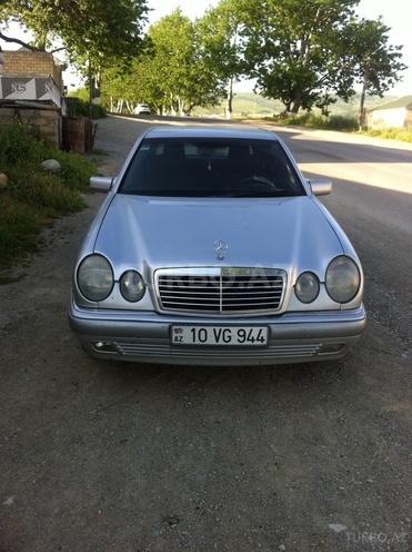 Mercedes E 320 1997, 23,000 km - 3.2 l - Bakı