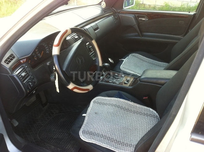Mercedes E 320 1997, 23,000 km - 3.2 l - Bakı