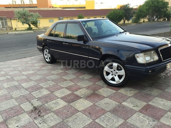Mercedes E 220 1995, 380,000 km - 2.2 l - Bakı
