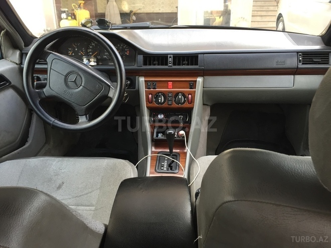 Mercedes E 220 1995, 380,000 km - 2.2 l - Bakı
