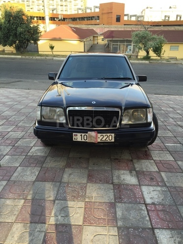 Mercedes E 220 1995, 380,000 km - 2.2 l - Bakı