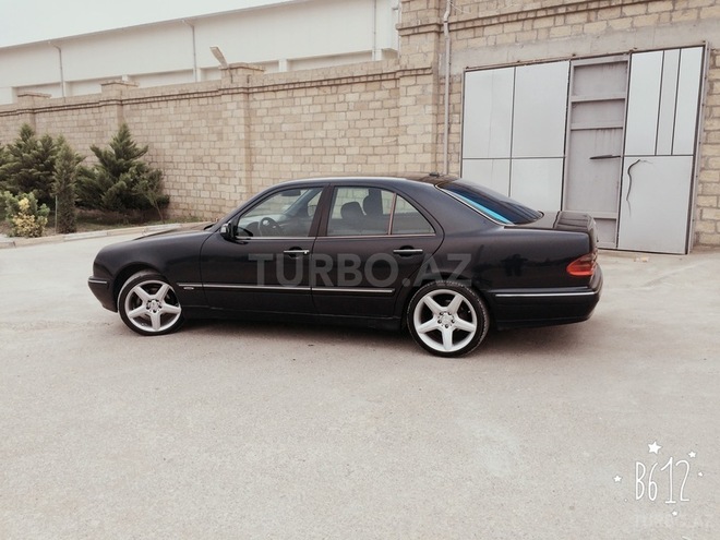 Mercedes E 220 2001, 253,223 km - 2.2 l - Bakı