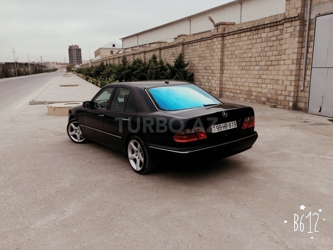 Mercedes E 220 2001, 253,223 km - 2.2 l - Bakı
