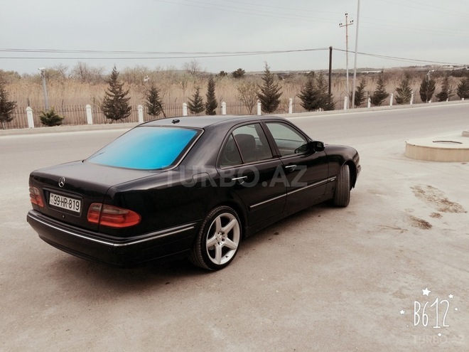 Mercedes E 220 2001, 253,223 km - 2.2 l - Bakı