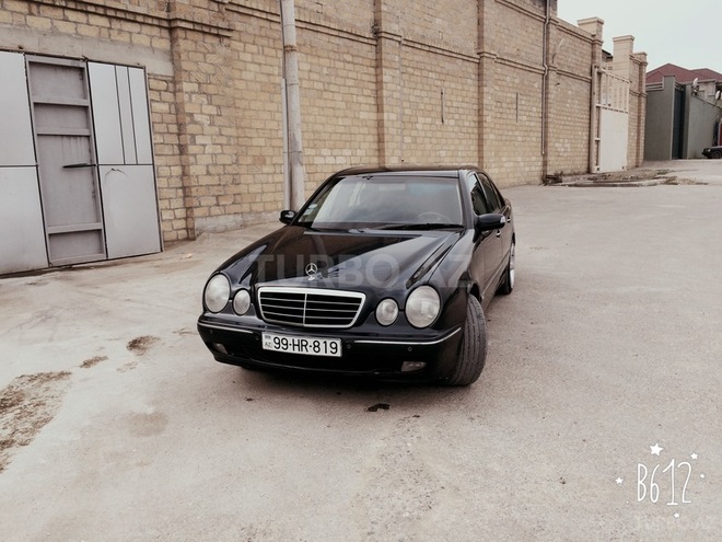 Mercedes E 220 2001, 253,223 km - 2.2 l - Bakı