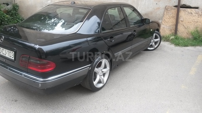 Mercedes E 220 2001, 398,549 km - 2.2 l - Bakı