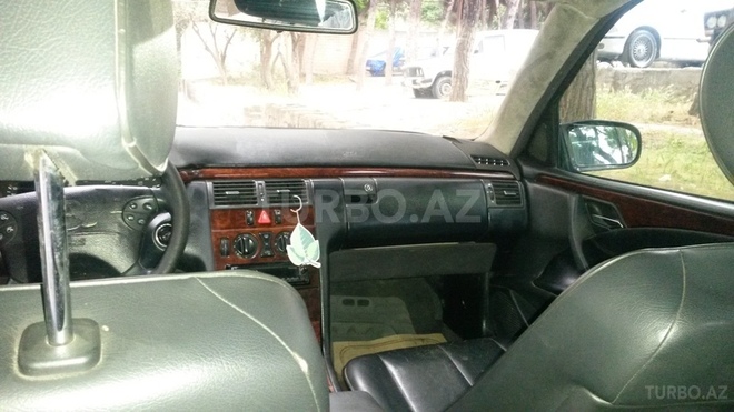 Mercedes E 220 2001, 398,549 km - 2.2 l - Bakı