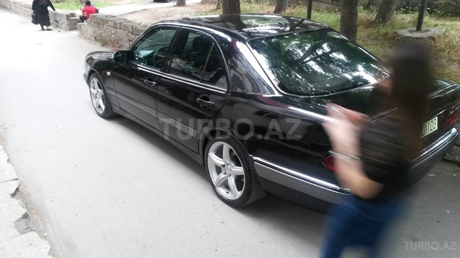 Mercedes E 220 2001, 398,549 km - 2.2 l - Bakı