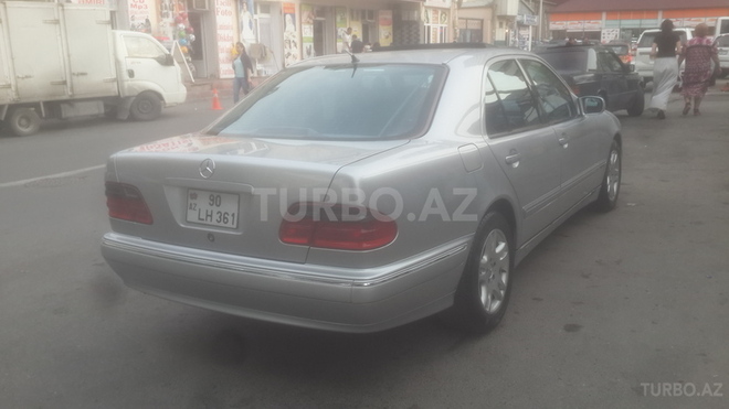 Mercedes E 320 2001, 250,000 km - 3.2 l - Bakı