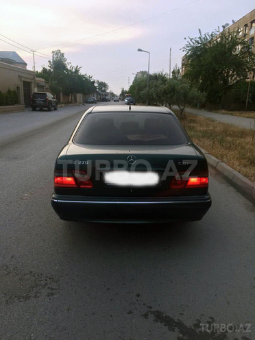 Mercedes E 270 2000, 289,000 km - 2.7 l - Bakı