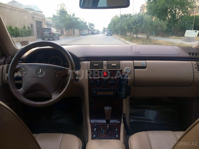 Mercedes E 270 2000, 289,000 km - 2.7 l - Bakı