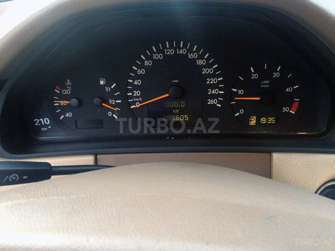 Mercedes E 270 2000, 289,000 km - 2.7 l - Bakı