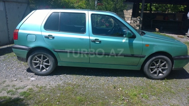 Volkswagen Golf 1992, 300,000 km - 2.0 l - Zaqatala