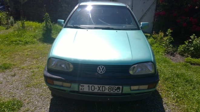 Volkswagen Golf 1992, 300,000 km - 2.0 l - Zaqatala