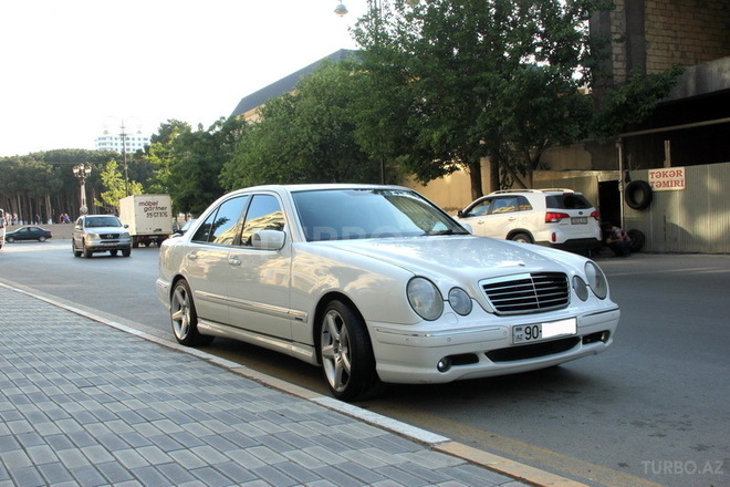 Mercedes E 320 2001, 98,500 km - 3.2 l - Bakı